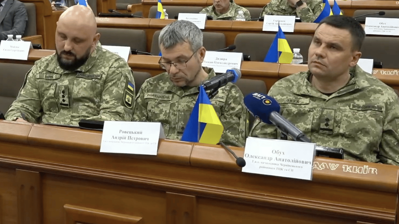 Mitarbeiter von Militärverwaltungen in der Ukraine: Kein Waffenrecht – wie sie sich bei Mobilisierungen schützen