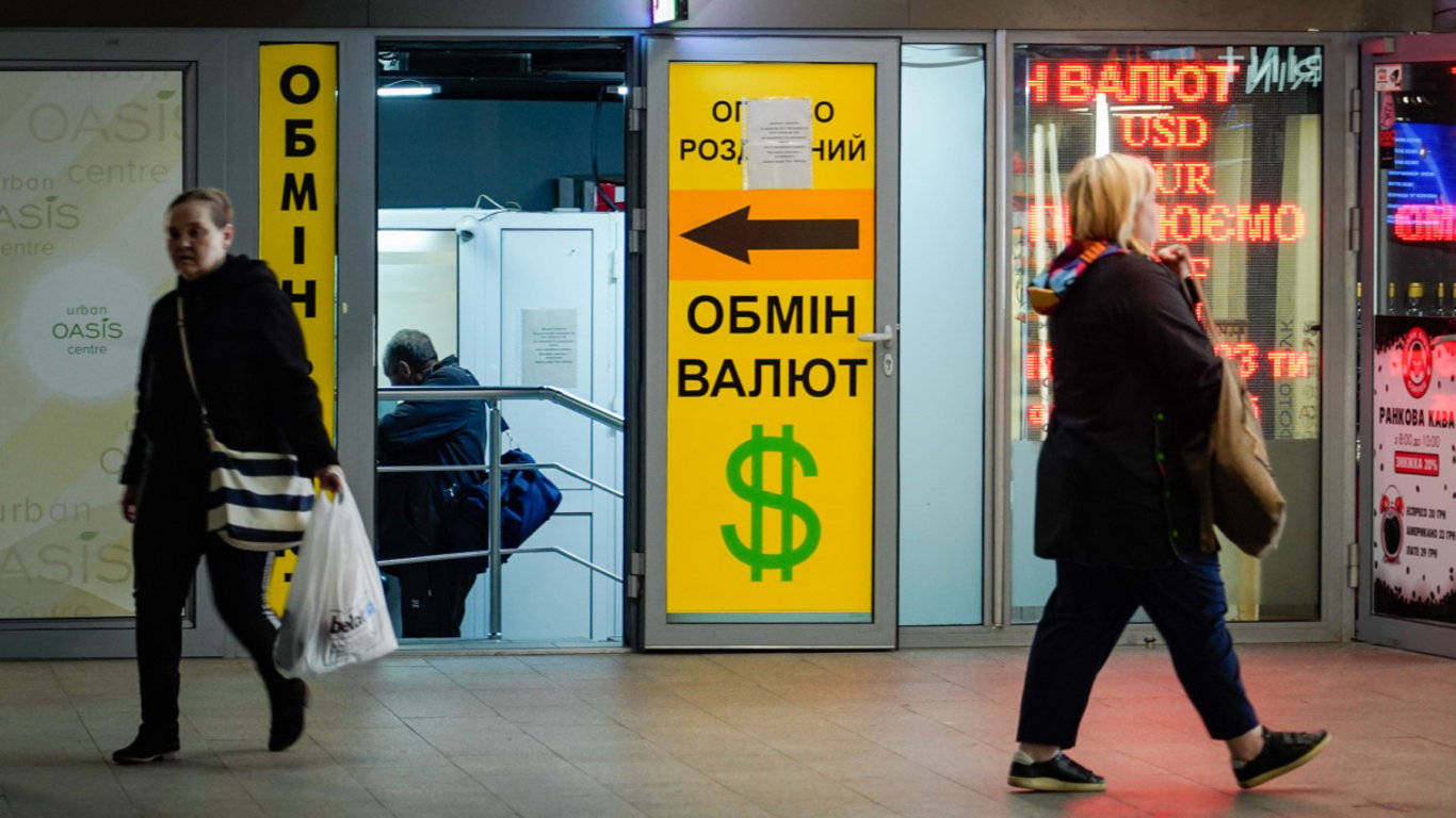 Курс долара у квітні