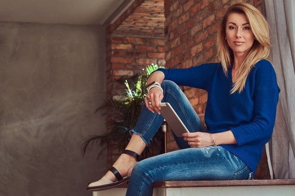 Retro dżinsy na topie w 2026: które fasony z XX wieku znów są w modzie?