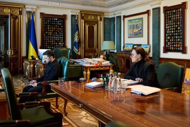 Зеленський обговорює нову стратегію