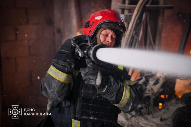 Удар по Харьковской области: три жертвы и крупный пожар после атаки беспилотников