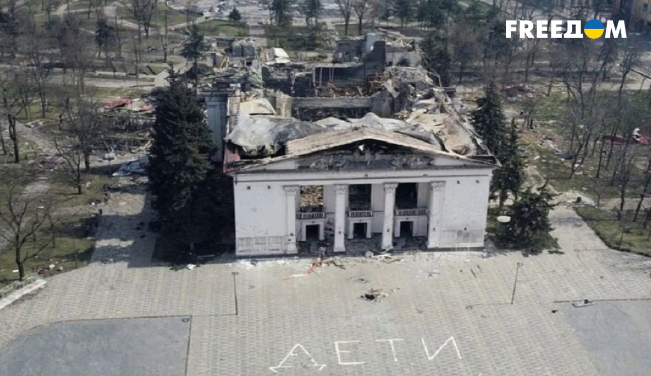 Память жертв удара по театру