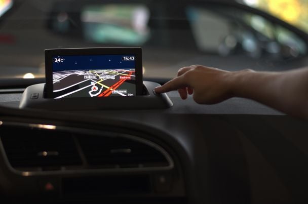 GPS Spoofing During Air Alerts: Why the Phone Shows the Wrong Location