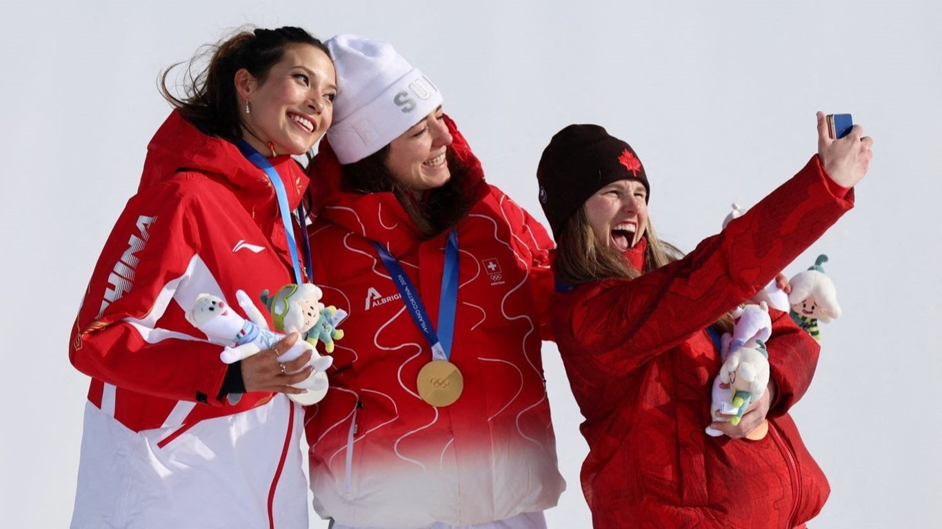 Norwegia wciąż na czele, ale Szwajcaria depcze jej po piętach. Oto tabela medalowa IO 2026