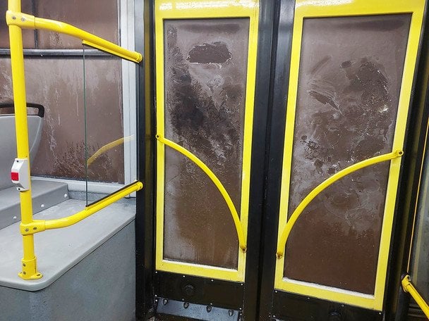 У Києві зафіксували автобус з температурою -14°C: що відповідає влада