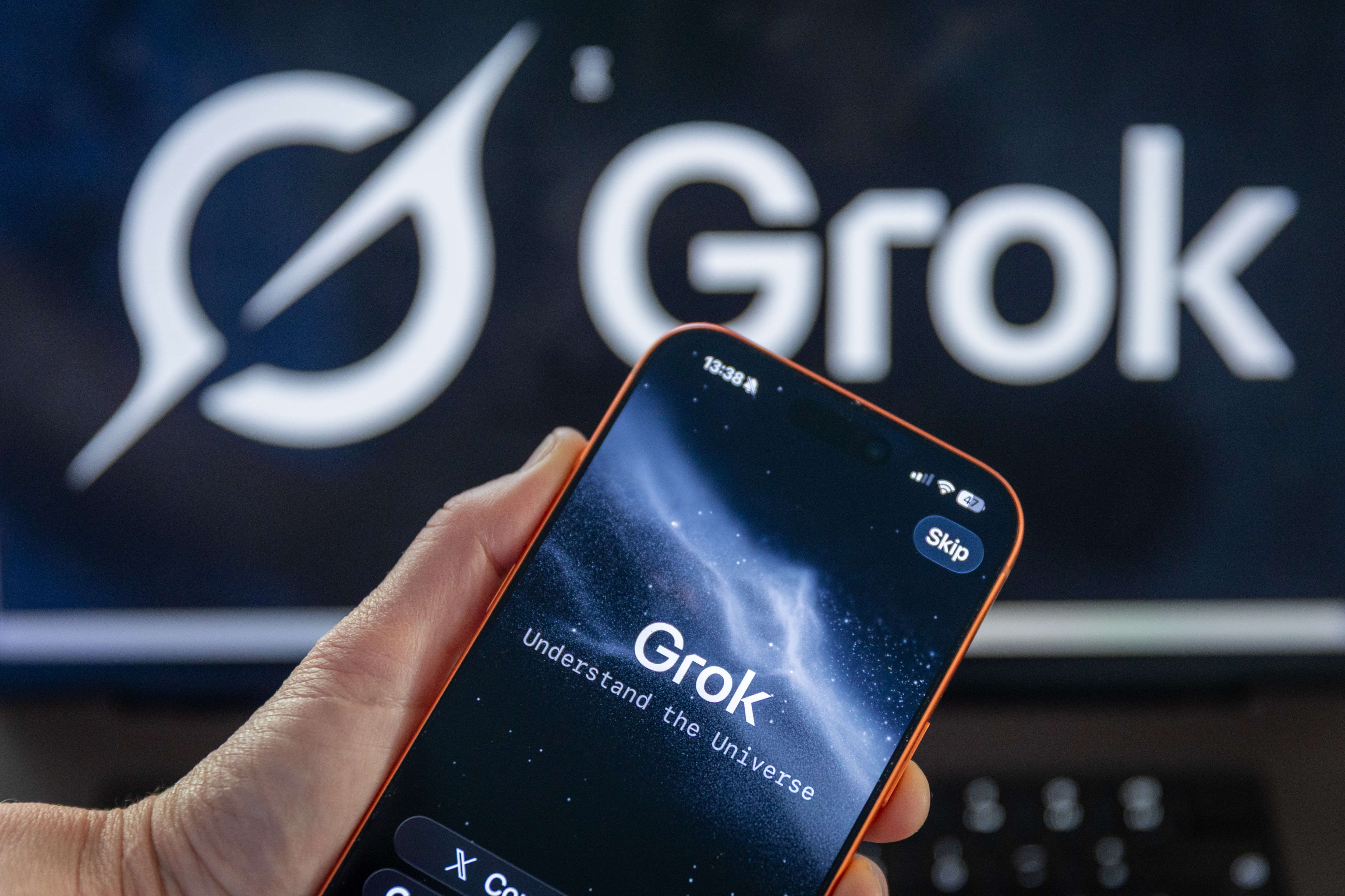 AI Grok генерує порнозображення
