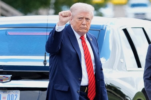 Трамп зупиняє удари по Ірану