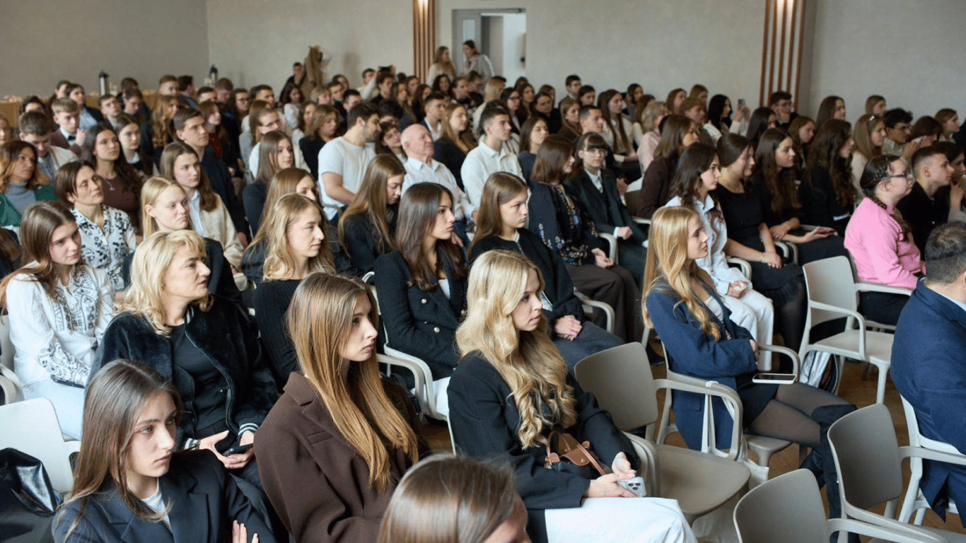 Studenci tracą ochronę przed mobilizacją po skreśleniu z listy – ponowne przyjęcie nie przywraca ulgi