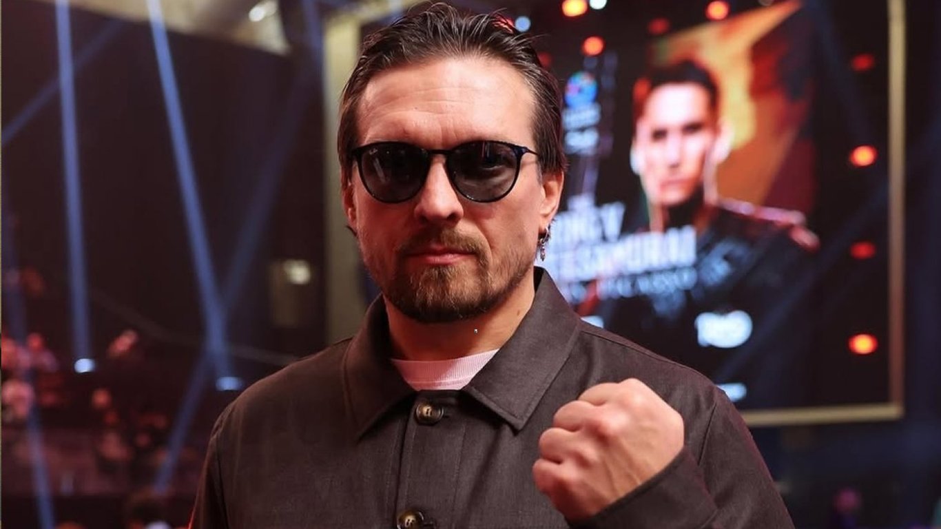 Олександр Усик підписує контракт