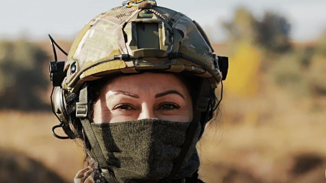 Женщина-военнослужащая в форме ТрО