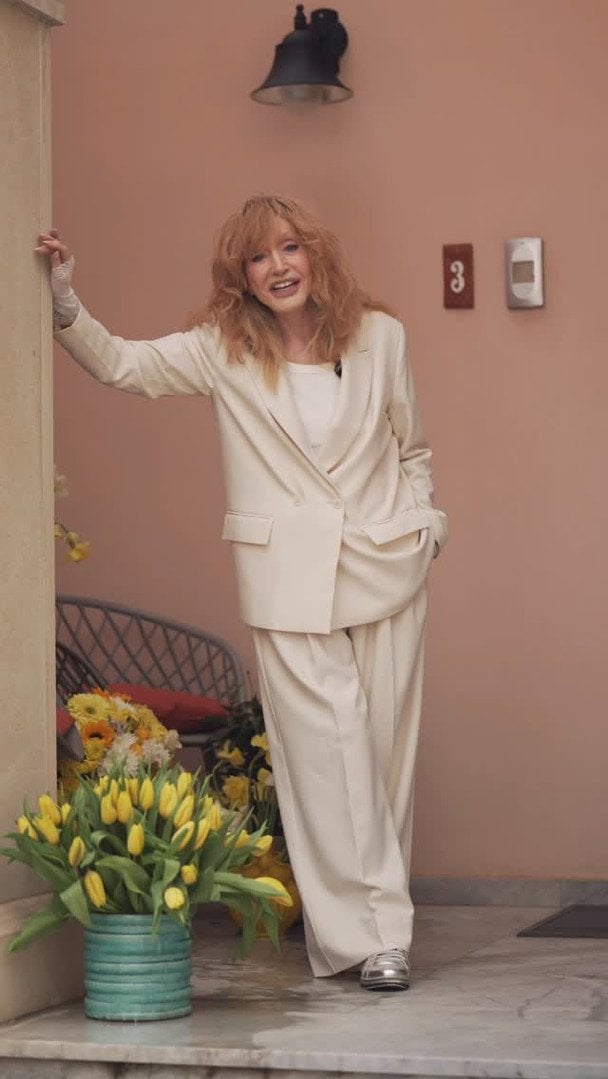Alla Pugacheva with a cane
