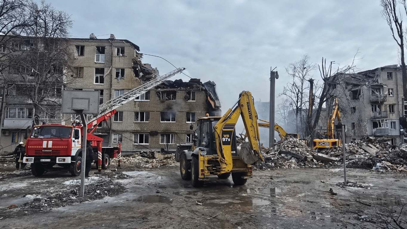 В результате удара по Харкову погибли восемь человек, включая двоих несовершеннолетних