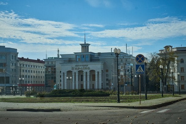 Херсон під обстрілами, руїни міста