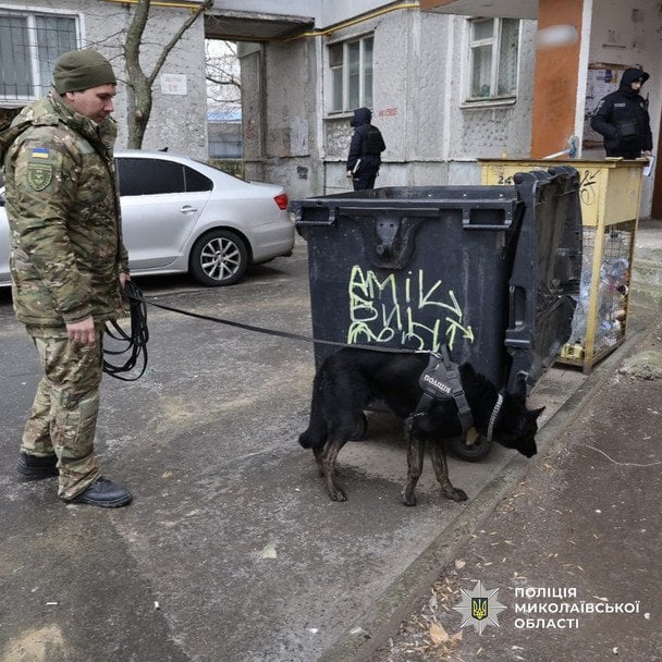 Младенец в мусорном баке