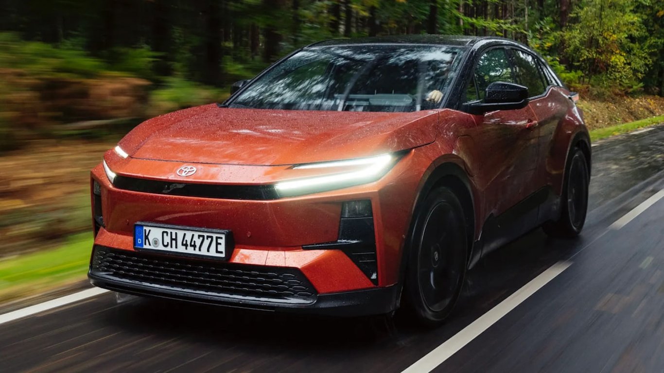 Nowy elektryczny SUV Toyoty trafia do Europy: to model z najdłuższym zasięgiem w ofercie marki