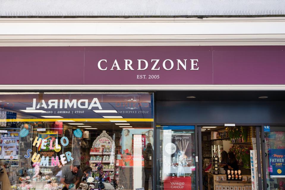 В Великобритании закрывается сеть магазинов Cardzone: что известно
