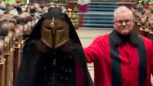Замаскований танцюрист порушив різдвяну службу в Кельнському соборі