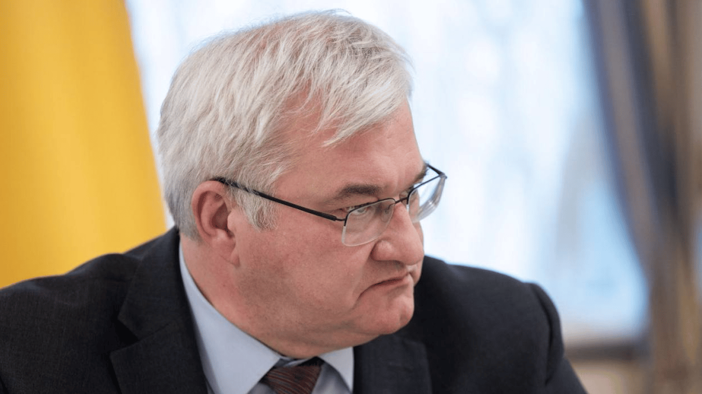 Сибіга вимагає санкцій та кредиту
