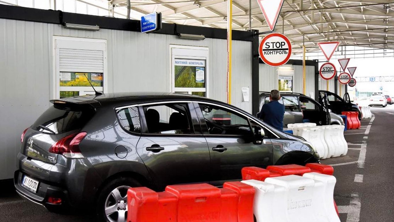 Granica pod presją: 107 tysięcy osób w ciągu doby – które przejścia są najbardziej zakorkowane