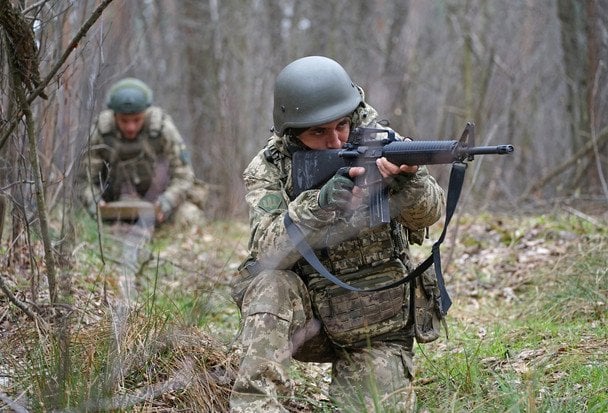 Russland bereitet sich auf Winteroffensiven im Süden vor: Schlüsselrichtungen der Angriffe und Bedrohungen für die Logistik