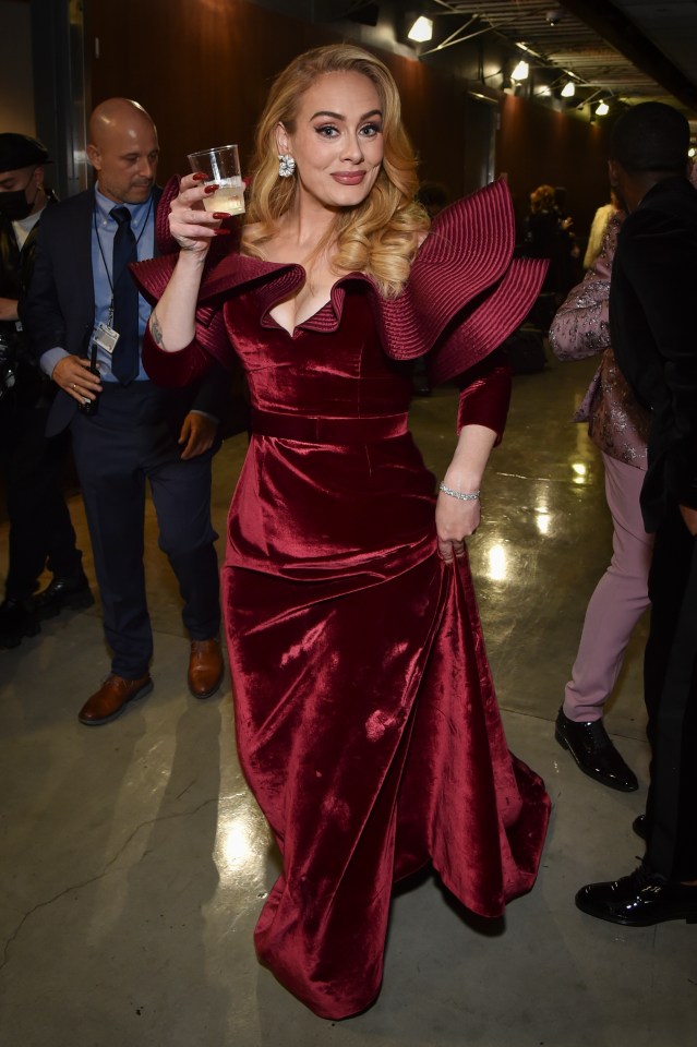 Adele signs million-dollar contract for autobiography: what the singer will reveal