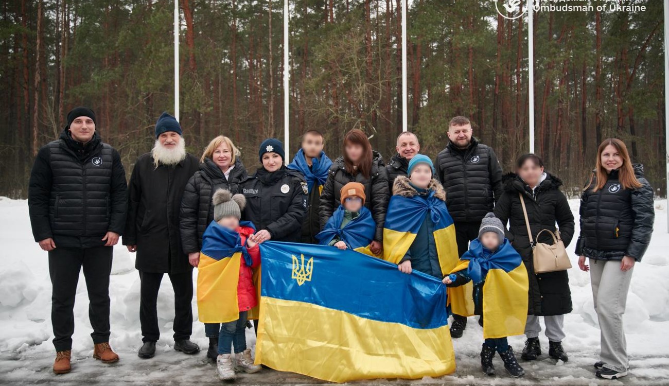 Повернення дітей з окупації Україною