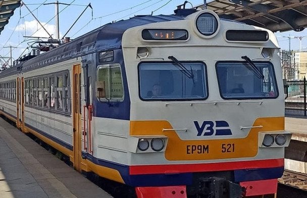 В Киеве подросток погиб от удара электрическим током на крыше электрички: подробности трагедии