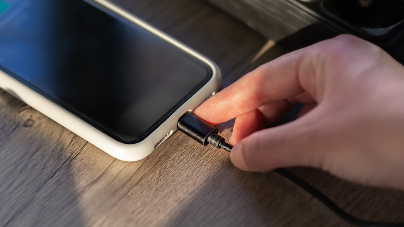 Your Smartphone Battery's Real Enemy Isn't Fast Charging