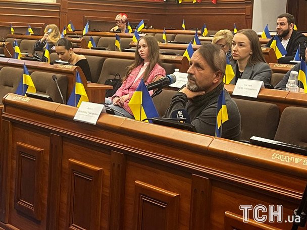 Чоловіка б’ють у ТЦК