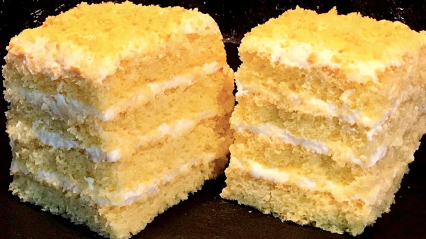 Jak upiec tort 'Puch Łabędzia'? Przepis na delikatny deser ze śmietaną i mlekiem skondensowanym