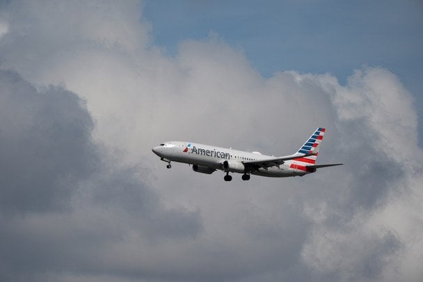 Аварийная посадка American Airlines в Хьюстоне: причиной стал запах выхлопных газов