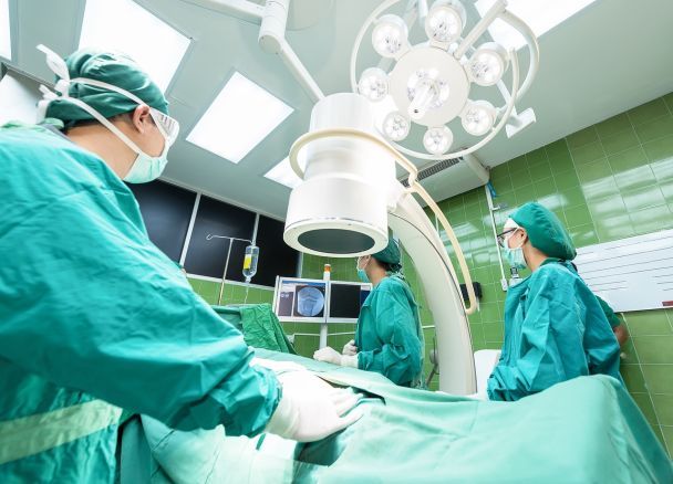 W Łucku usunięto 700-gramową kulkę włosów z żołądka dziecka: jak to się stało