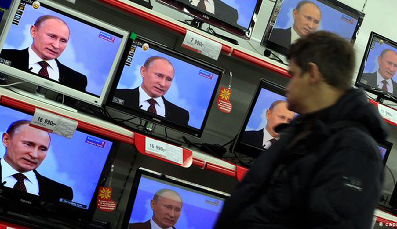 Путін на фоні Кремля