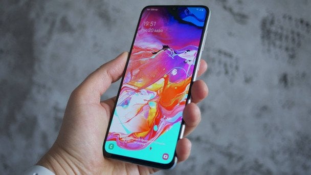 Smartfon w łazience: Dlaczego jest niebezpieczny dla zdrowia i higieny