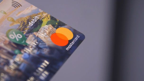 Skandal w sklepie na Kijowszczyźnie: klient skrytykował rosyjski, dostał kluczami po głowie – jest wyrok