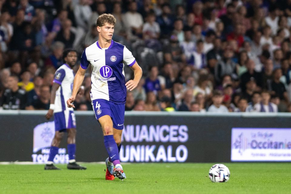West Ham eye late £13m transfer for Charlie Cresswell after being priced out of deal for Roy Keane’s future son-in-law