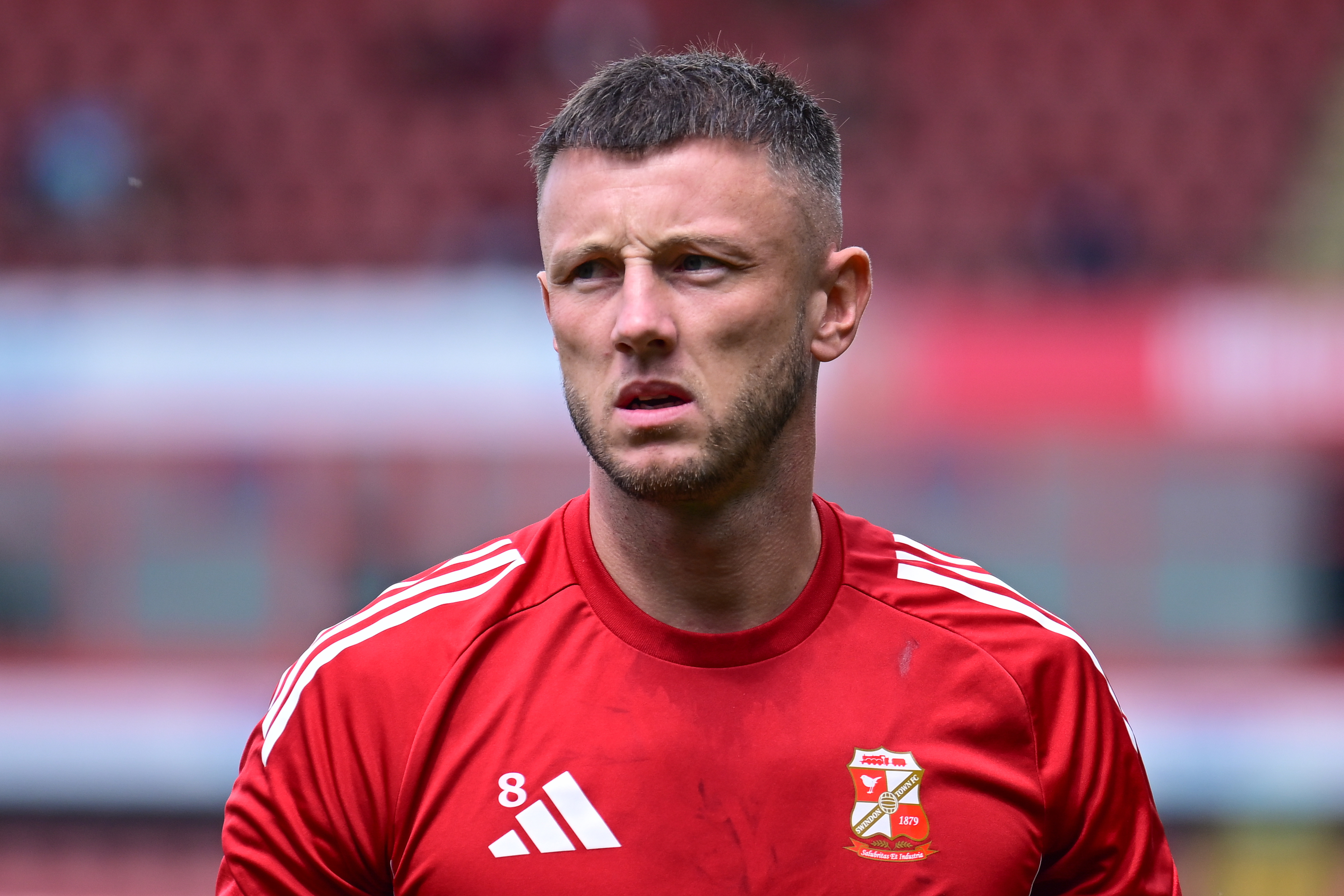 Капітан Swindon Town дискваліфікований на 7 матчів через фоли на приватні частини тіла