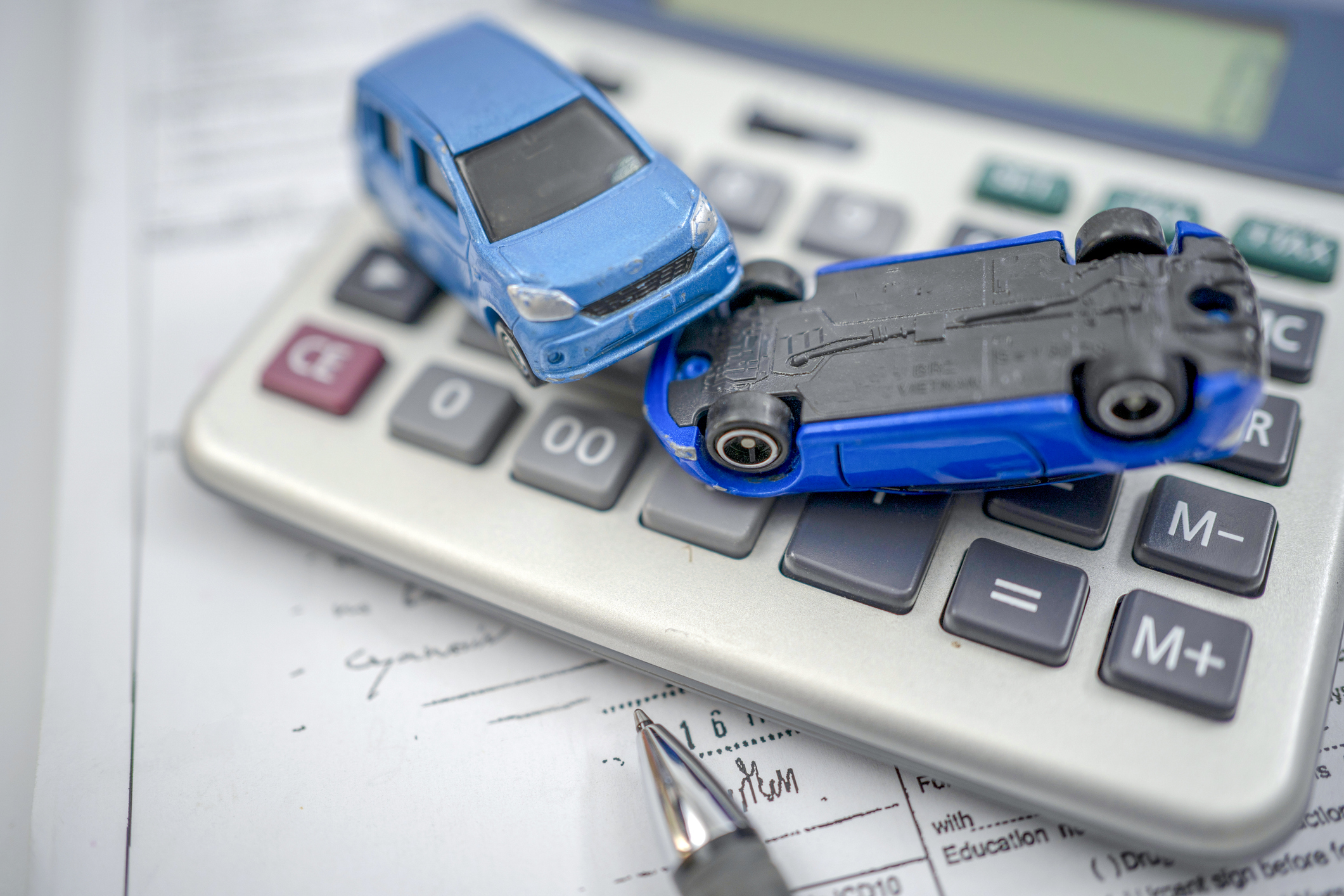 Страховщик Premier Insurance прекратил работу: что делать тысячам водителей