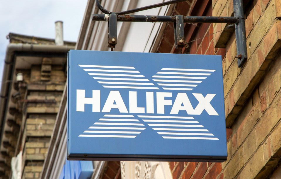Lloyds, Halifax та Bank of Scotland закривають 49 відділень: повний список