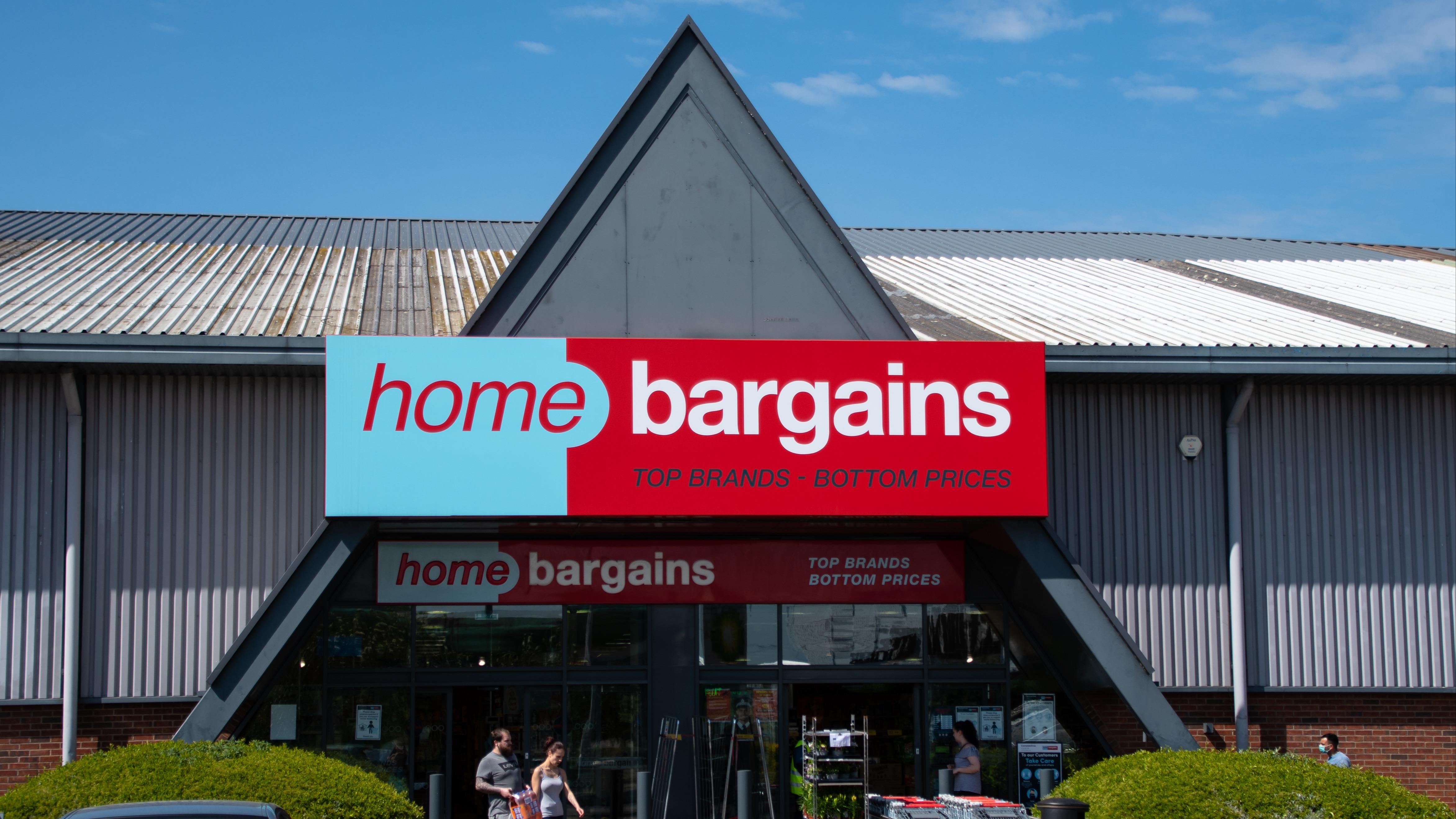 HOME Bargains запрещает энергетики детям до 16 лет: что нужно знать