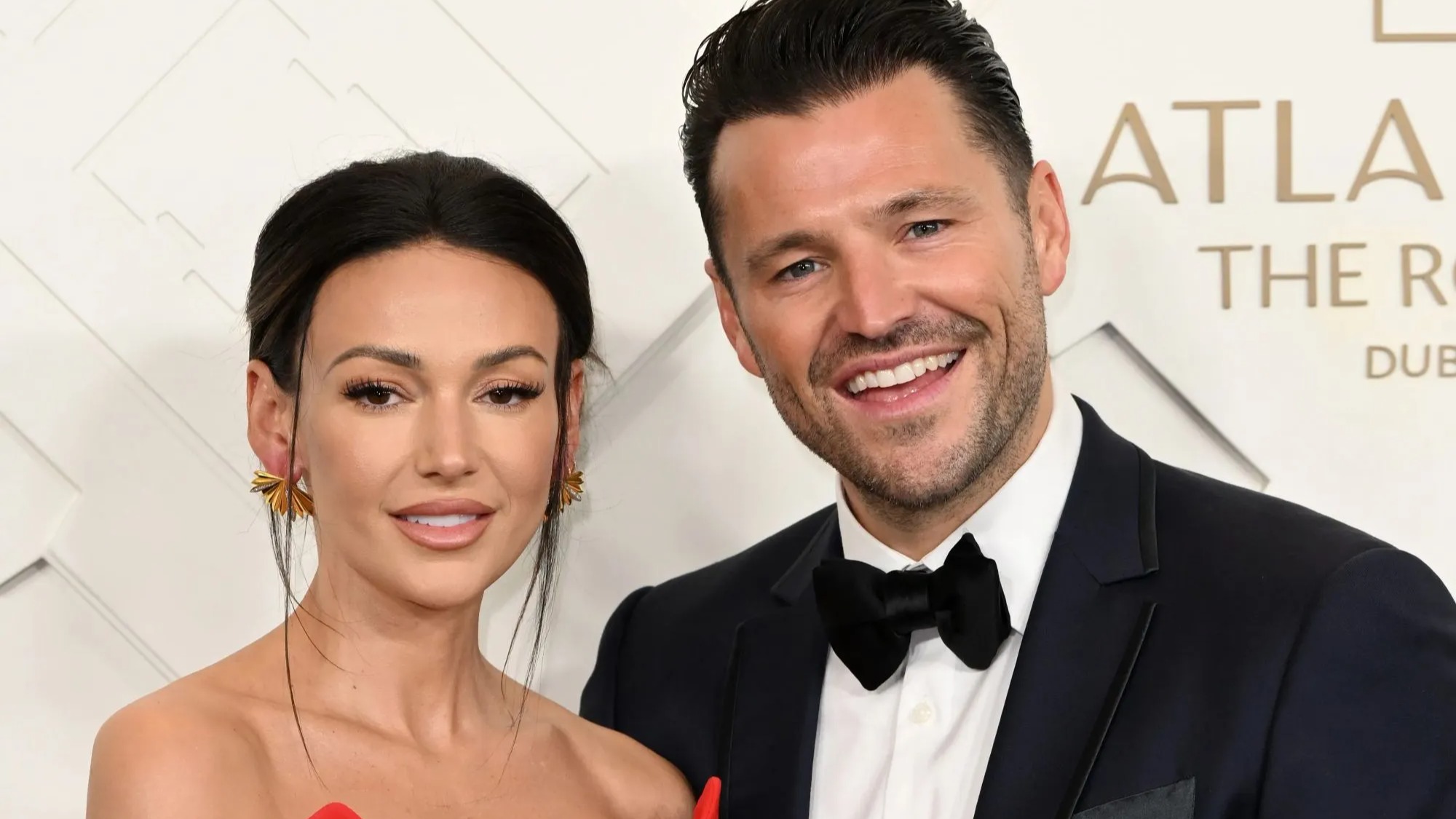 Stars Criticized for Luxurious Christmas Decorations: What's the Reason for the Scandal