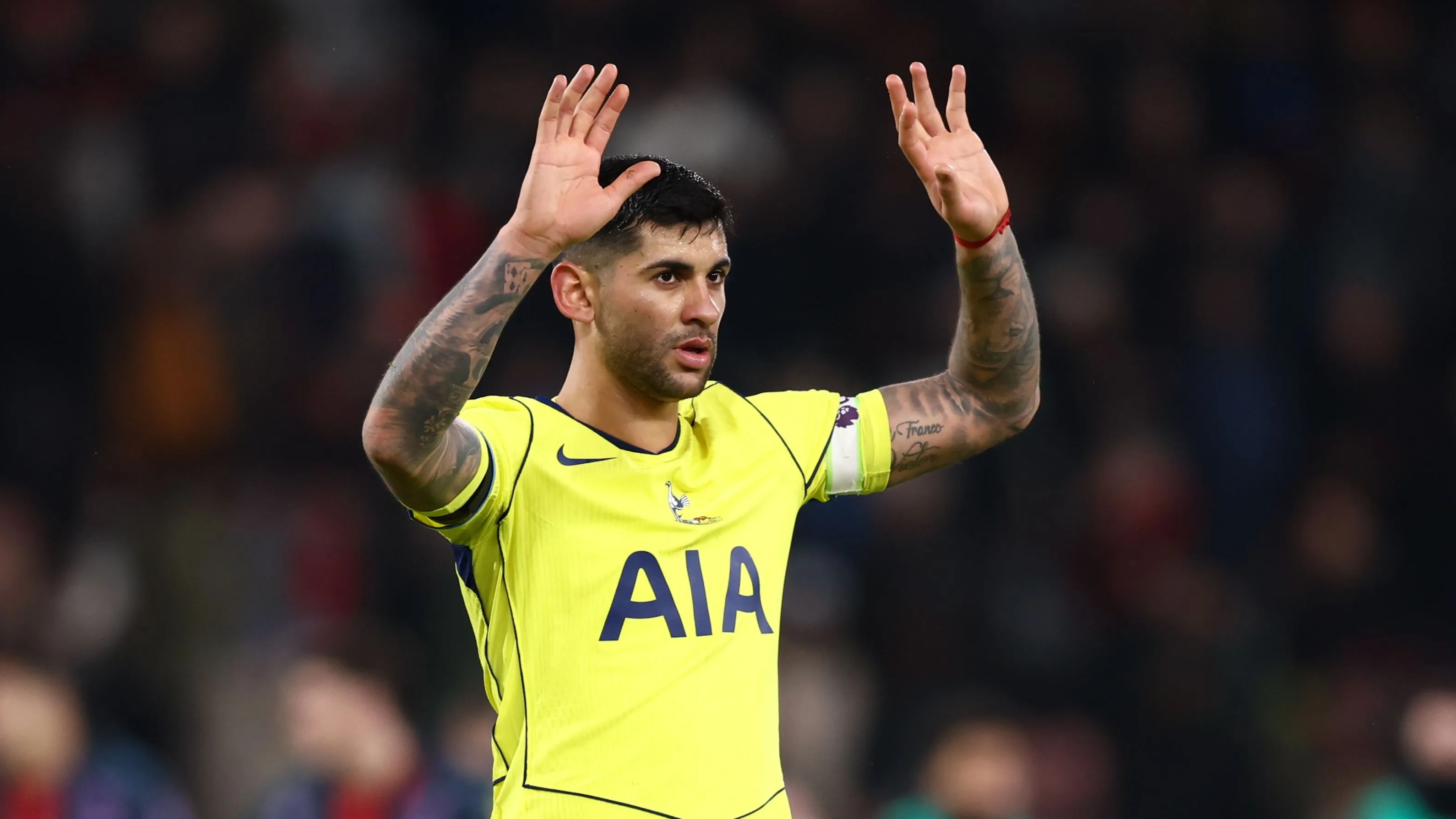 Obrońca Tottenhamu oskarżył władze klubu o kłamstwo: szczegóły skandalu