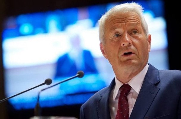 Ex-Premierminister Norwegens nach Suizidversuch in Klinik – Epstein-Verbindung im Fokus