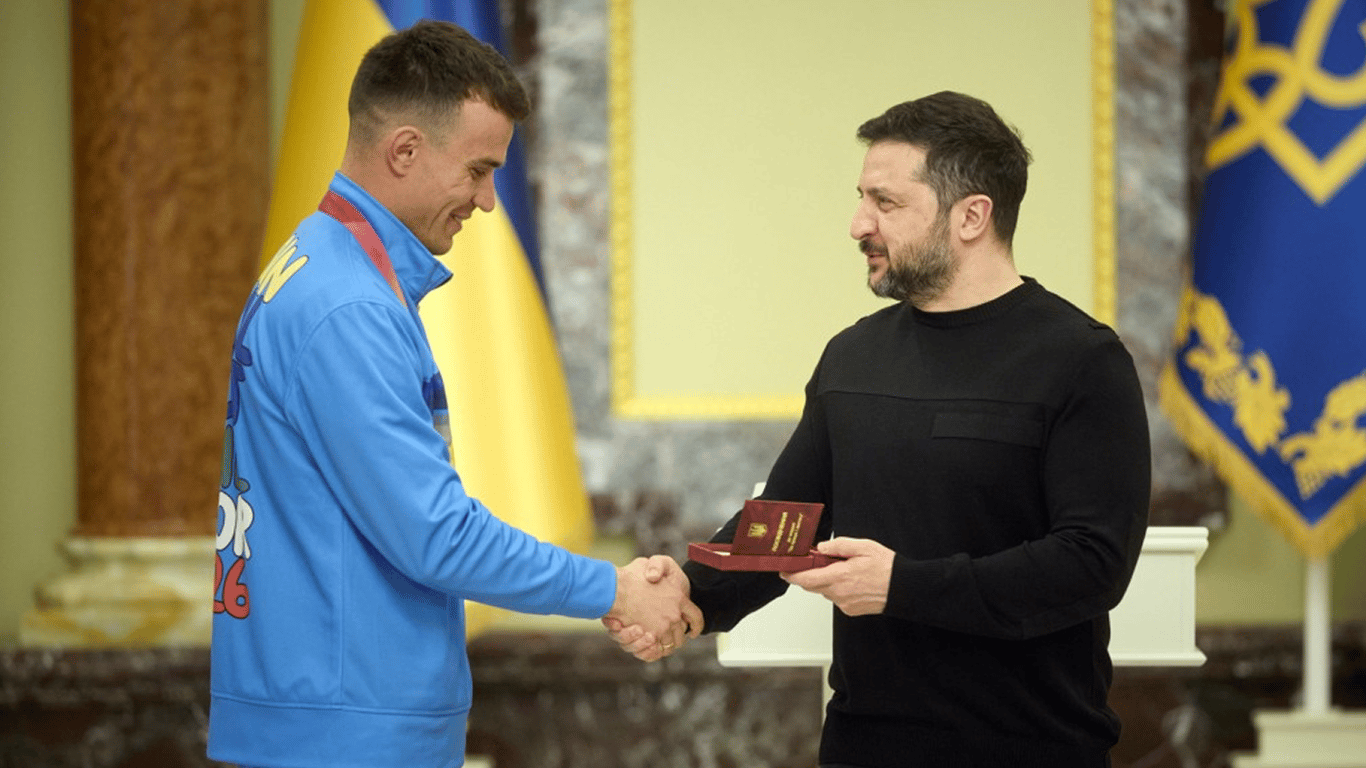 Зеленський нагороджує паралімпійців-тріумфаторів