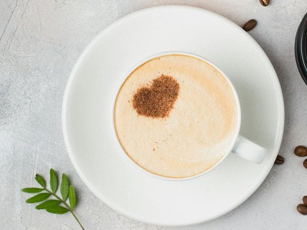 Eksperci zdradzają sekret idealnego cappuccino w domu: trzy kluczowe zasady