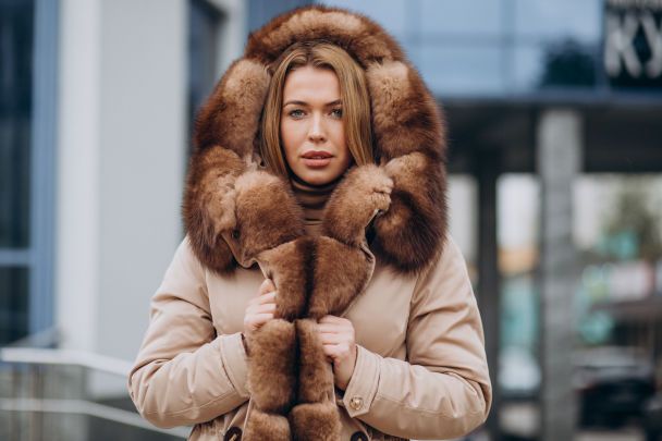 Modowi eksperci nazwali najgorszy i najlepszy model kurtki puchowej tej zimy