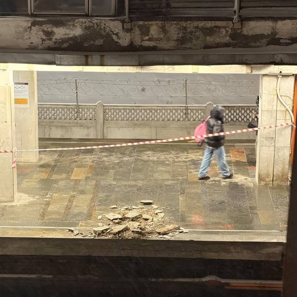 Потолок обрушился на двух станциях метро в Киеве: события на 'Теремках' и 'Черниговской'