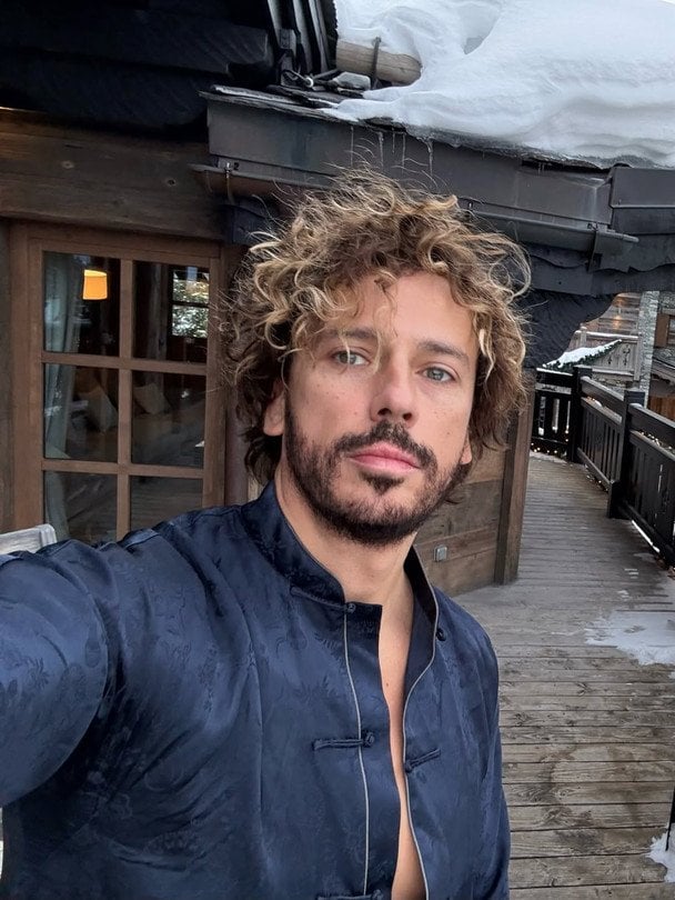 Maxim Galkin shows his physical shape