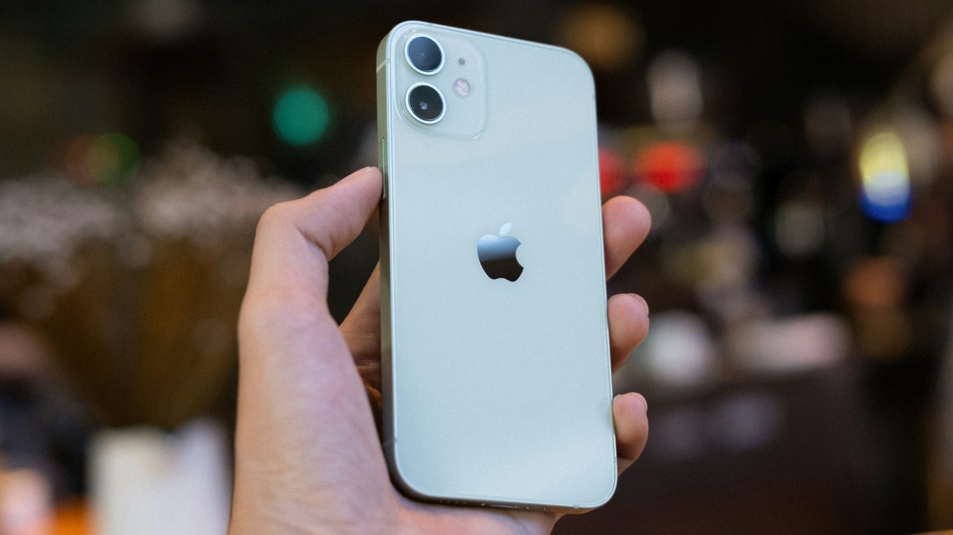 AnTuTu Study Crowns iPhone 12 Mini as Top-Rated Smartphone for User Satisfaction