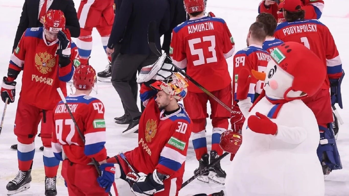 Mistrzowski zespół poza grą. Dlaczego Rosjanie nie zagrają w hokeja na igrzyskach w Mediolanie?